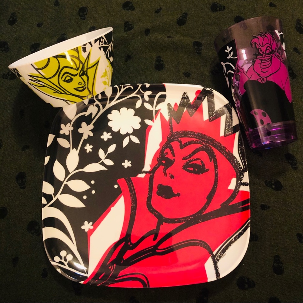 DISNEY VILLAINS Place Setting! 6 Sets Available!